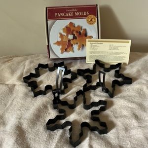 NWT William’s Sonoma Snowflake Pancake Molds